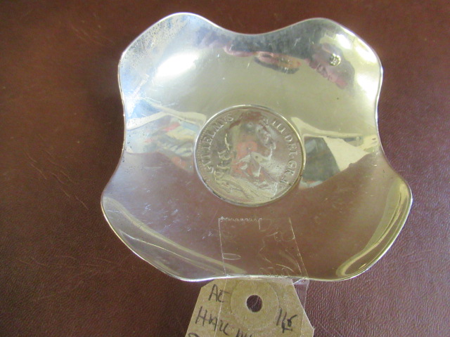 HALLMARKED SILVER DISH WITH INSET 1696 WILLIAM III CROWN Image