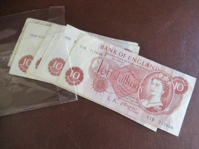 QUANTITY OF 10 SHILLING BANK NOTES Image