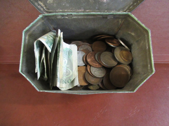 HUNTLEY AND PALMERS TIN OF BRITISH COINS AND BANK NOTES Image