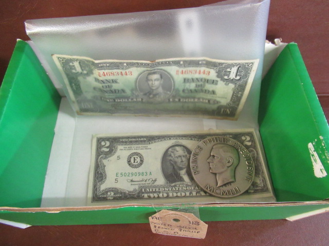 SOLID SILVER PRINCE PHILLIP RSA MEDALLION AND TWO BANK NOTES Image