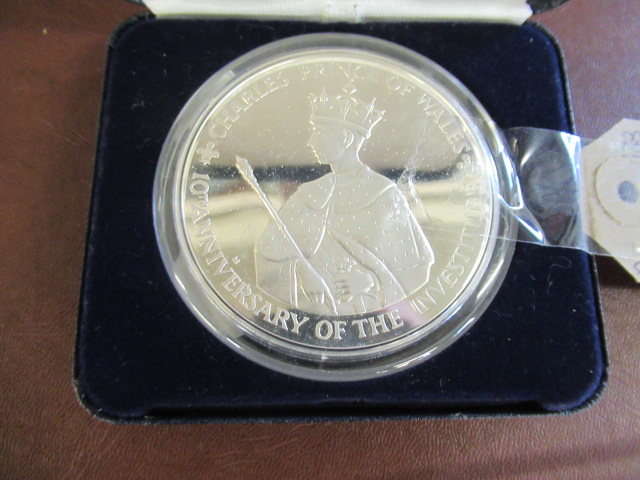 CASED 1979 JAMAICAN HEAVY SILVER 25 DOLLAR COIN Image
