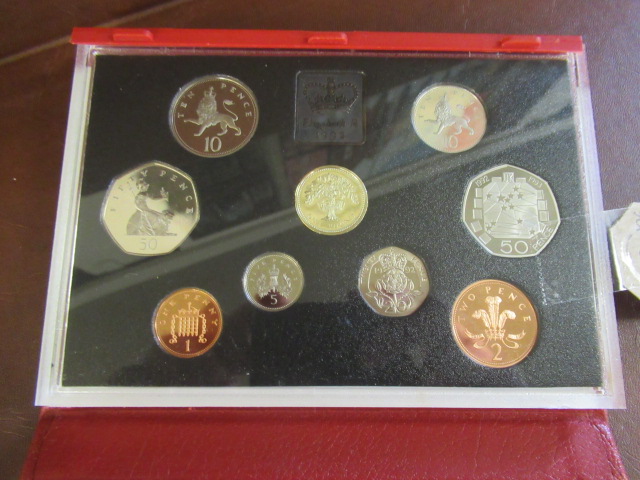1992 DELUXE COIN PROOF SET INCLUDING DOUBLE DATE 50P Image