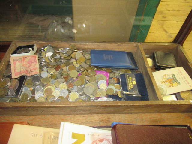 WOODEN TRAY OF WORLD COINS Image
