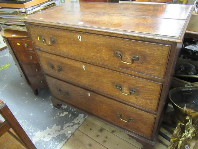 OAK CHEST OF DRAWERS Image