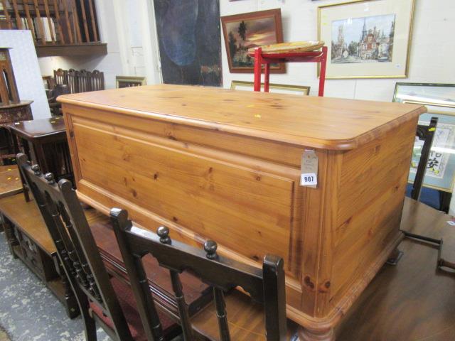 PINE BEDDING BOX Image