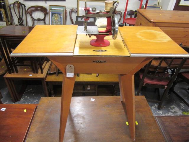 GRAIN CHILDS SEWING MACHINE Image