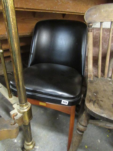 SMALL BLACK LEATHER CENTA CHAIR Image