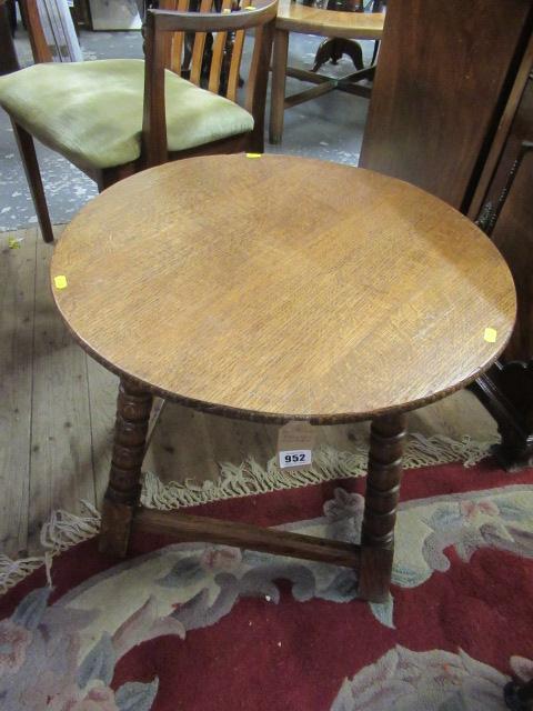 1930S OAK SIDE TABLE Image