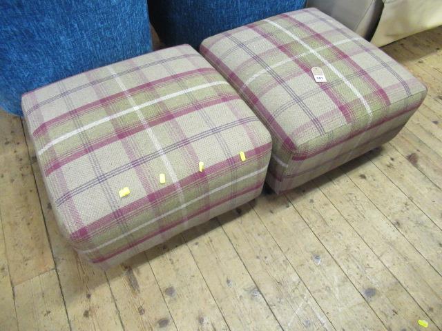 PAIR OF TARTAN POUFFES Image