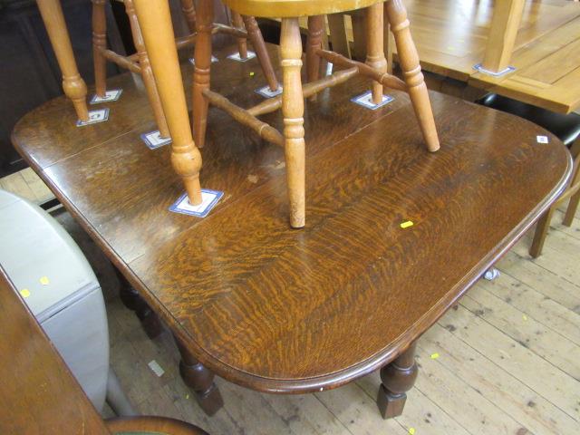 OAK EXTENDING DINING TABLE Image