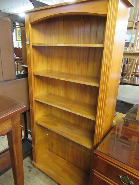 PINE BOOKCASE Image