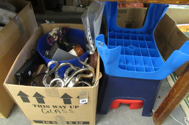 BOX OF MISCELLANEOUS AND TWO PLASTIC STEPS Image