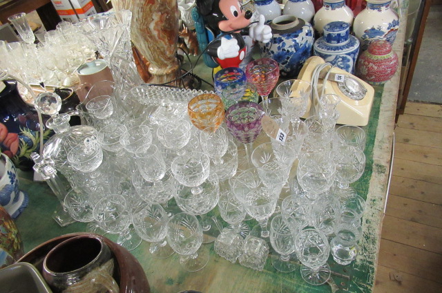 QUANTITY OF GLASS Image