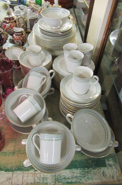 QUANTITY ROYAL DOULTON DINNER WARE Image