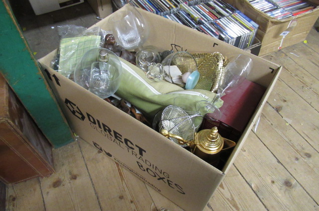 BOX OF MISCELLANEOUS ITEMS Image