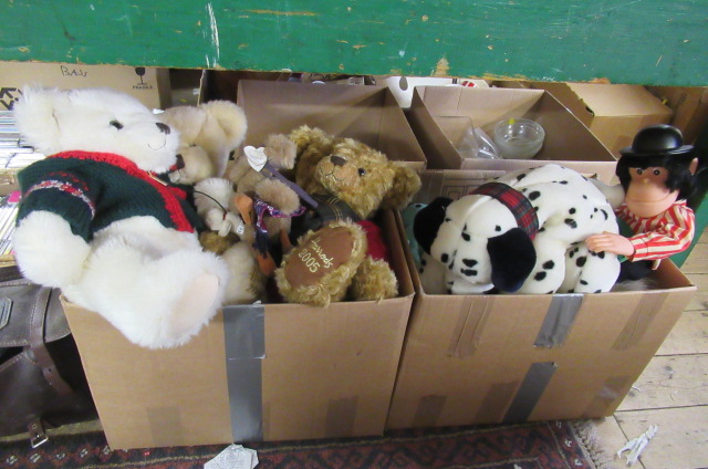 TWO BOXES OF SOFT TOYS INCLUDING HARRODS BEAR Image