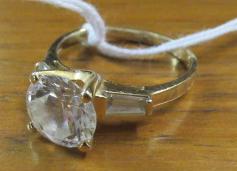 RING WITH FAUX STONE  STAMPED 585 Image