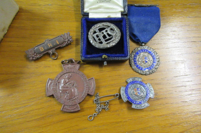 CASED MEDALLION AND OTHER SILVER BADGES ETC Image