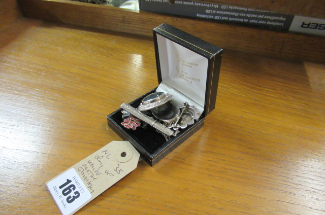 QUANTITY OF WHITE METAL JEWELLERY Image