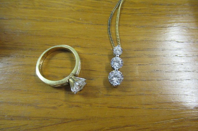 CHAIN AND GEMSTONE RING Image