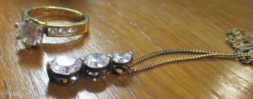 CHAIN AND GEMSTONE RING Image