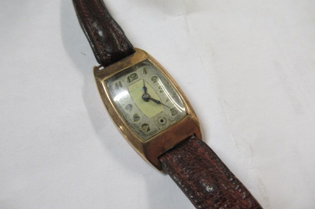 9CT GOLD GENT'S WATCH Image