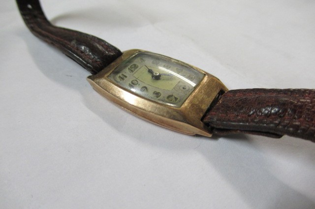 9CT GOLD GENT'S WATCH Image