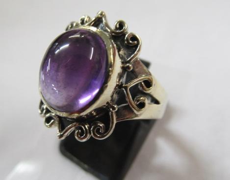 SILVER AND AMETHYST RING Image