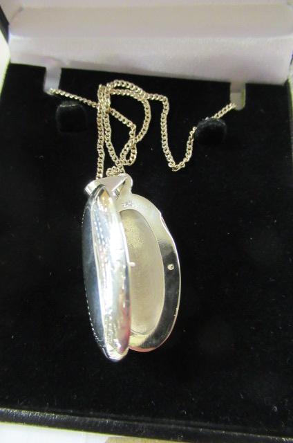 SILVER LOCKET ON A SILVER CHAIN Image