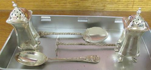 FIVE SILVER ITEMS INCLUDING A PUSHER Image