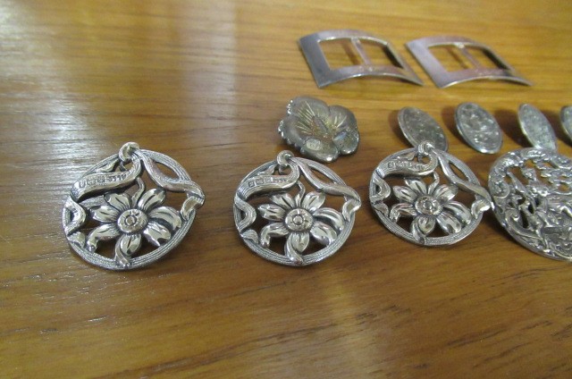 BOX OF SILVER BUTTONS ETC Image