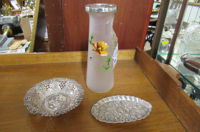 TWO SILVER DISHES 1OZ 19DWT AND A SILVER MOUNTED GLASS VASE  Image