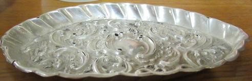 TWO SILVER DISHES 1OZ 19DWT AND A SILVER MOUNTED GLASS VASE  Image