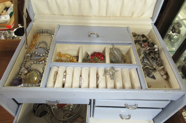 BOX OF COSTUME JEWELLERY Image