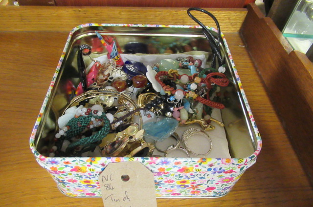 TIN OF COSTUME JEWELLERY Image