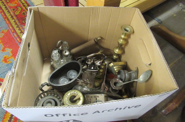 BOX OF METALWARE Image
