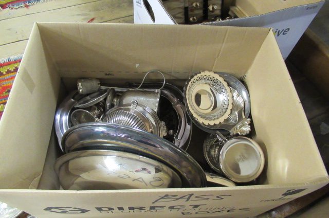 BOX OF METALWARE Image