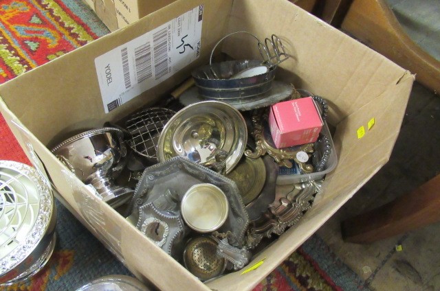 BOX OF METALWARE Image