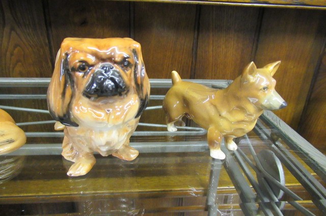 THREE ROYAL DOULTON PEKINGESE DOGS AND TWO OTHERS Image