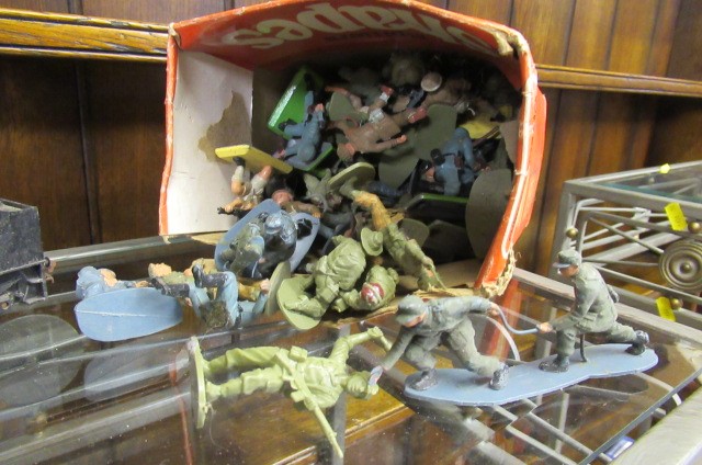 QUANTITY OF TOY SOLDIERS ETC Image