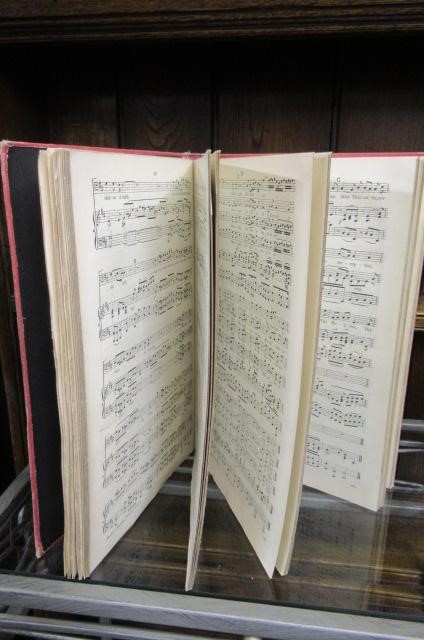 COPY OF HANDELS MESSIAH SIGNED BY MALCOLM SARGENT Image