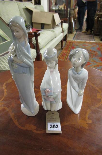 THREE LLADRO FIGURES Image