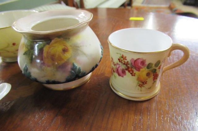 FIVE PIECES OF ROYAL WORCESTER Image
