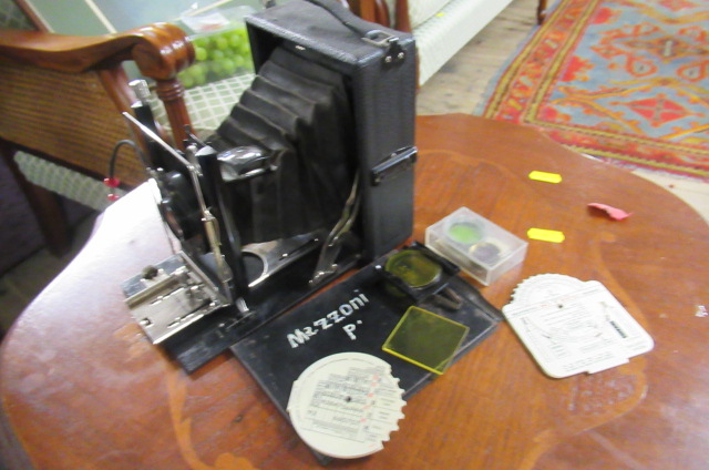 FOLDING CAMERA AND EXTRAS Image