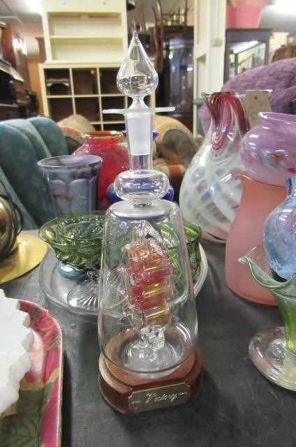 QUANTITY OF GLASS Image