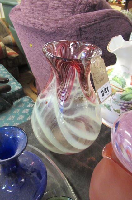 QUANTITY OF GLASS Image