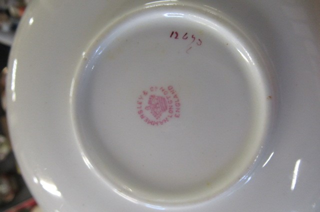 QUANTITY OF HAMMERSLEY FLORAL AND GILT CHINA DINNERWARE Image
