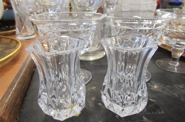 QUANTITY OF GLASS Image