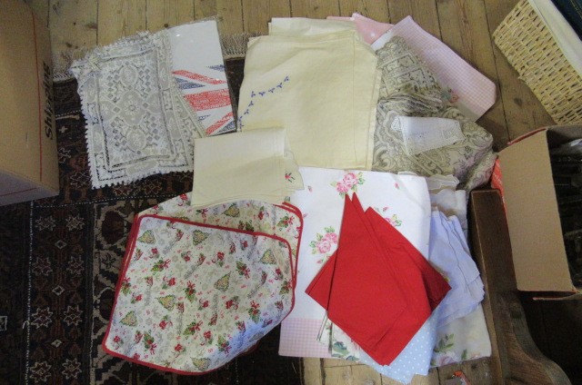 BOX OF LINEN Image