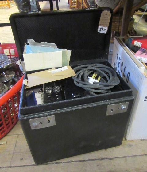 CASED SINGER SEWING MACHINE Image